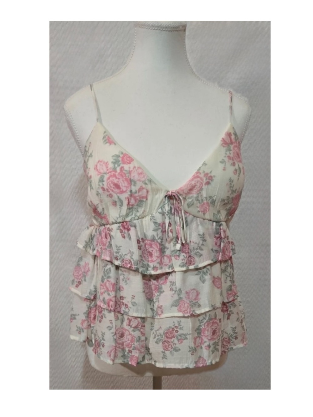 Derek Heart nwt size medium Floral Tiered Ruffle top with Pink Roses